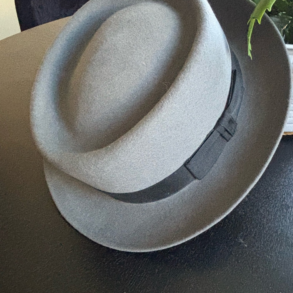 Dobb’s Fifth Avenue Vintage Gray Fedora With Black Grosgrain Ribbon Band